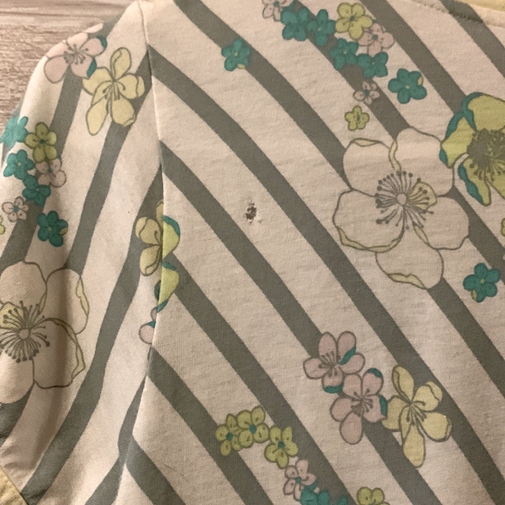 Delia’s Capped Sleeved Top - Picture 4 of 5